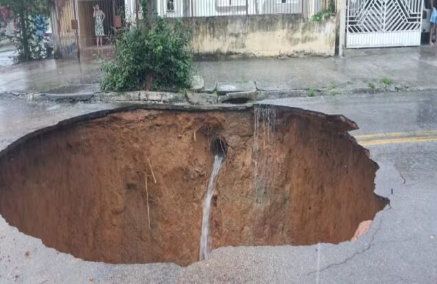 Nova cratera interdita casas e prédio na Zona Sul de São José dos Campos