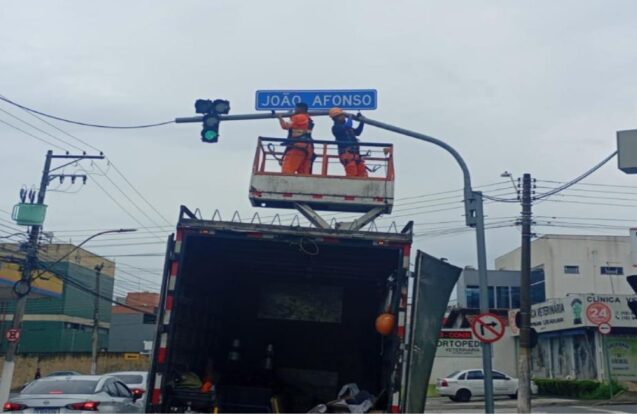 Taubaté instala 125 placas para identificar cruzamentos no Centro
