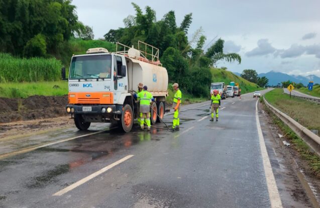 Taubaté libera tráfego na Rodovia Floriano Rodrigues Pinheiro após alagamento