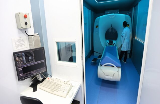 Carreta de tomografia começa a atender pacientes em São José dos Campos
