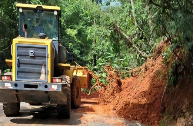 Chuvas causam danos e mobilizam obras em estradas rurais de Taubaté