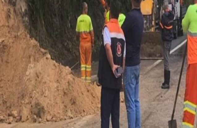 Deslizamento de encosta atinge trecho da Rodovia dos Tamoios na serra de Caraguatatuba