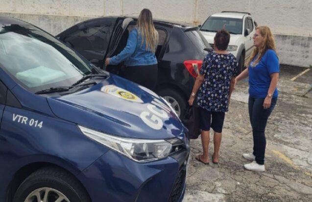 GCM ajuda idosa a retornar para casa em Taubaté