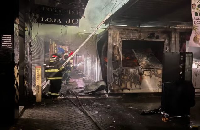Incêndio atinge lojas no Mercado Municipal de São José dos Campos