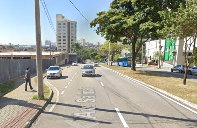 Obra na Avenida Salmão altera trânsito no Jardim Aquarius em São José