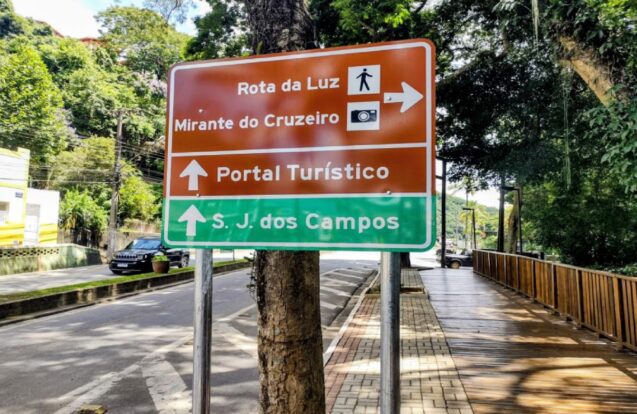 Paraibuna instala quase 200 novas placas para orientar moradores e turistas