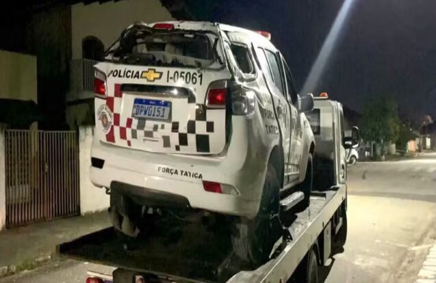 Policial militar morre após viatura capotar durante perseguição em Taubaté