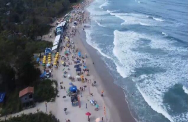 Praia de Ubatuba está entre as melhores do Brasil para aprender a surfar