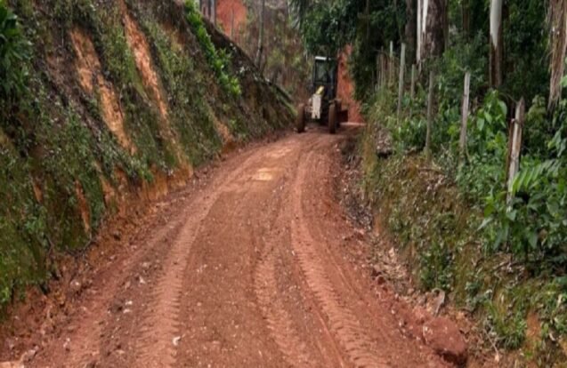Queluz intensifica manutenção de estradas rurais durante período de chuvas