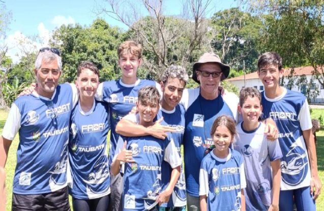 Taubaté conquista 15 medalhas em torneio regional de natação em Guaratinguetá