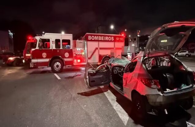 Acidente com carro deixa cinco jovens feridos em São José dos Campos