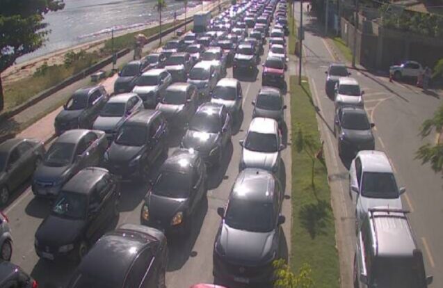Balsa Ilhabela tem até 2 horas de espera na volta do feriado