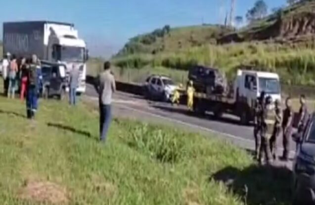 Engavetamento com 8 veículos deixa feridos na Dutra em Aparecida