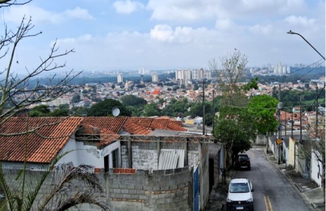 Famílias da Vila Leila recebem escrituras após anos de espera em São José