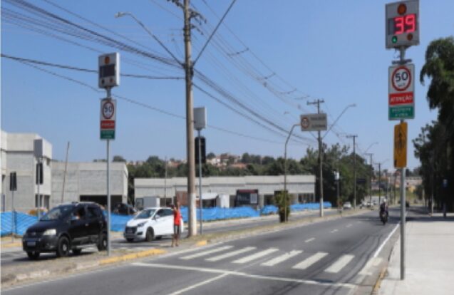 Jacareí reduz limite de velocidade na Avenida Lucas Nogueira Garcez
