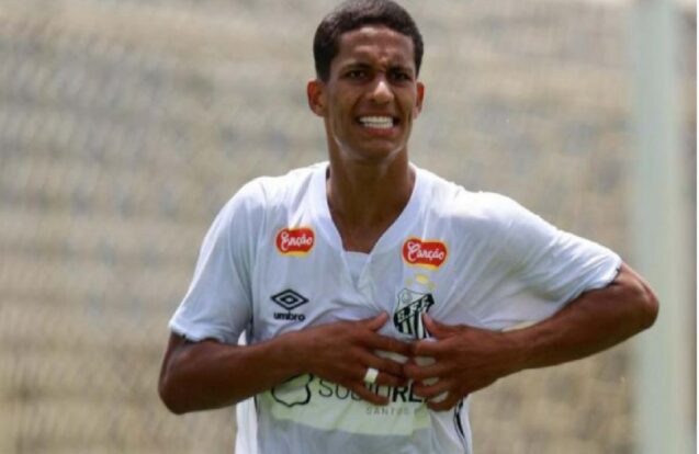 Jogador de São Sebastião estreia pelo Santos na Copa Sul-Americana