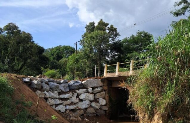 Ponte na estrada do Macuco passa por obras entre Taubaté e Pinda
