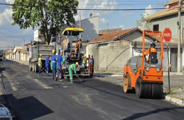 Rua do Parque Aeroporto recebe novo asfalto em Taubaté