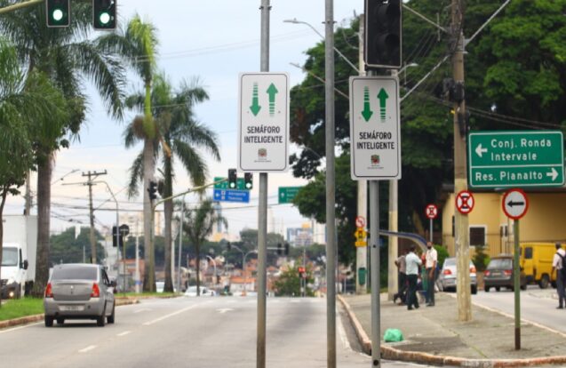 São José amplia semáforos inteligentes e melhora controle do trânsito