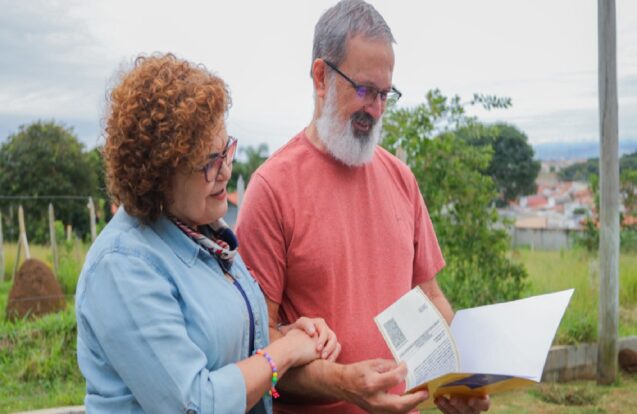 São José dos Campos entrega títulos de propriedade a moradores da zona leste
