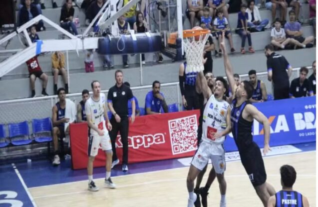 São José vira jogo incrível e vence o Pinheiros no fim pelo NBB