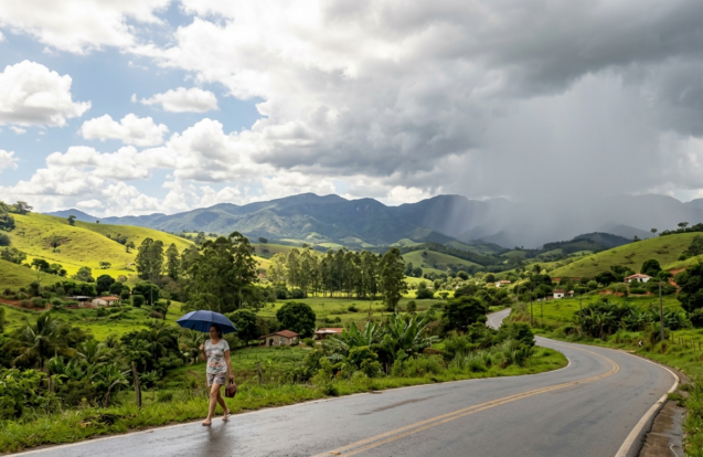 Semana começa com calor e pancadas de chuva no Vale e região