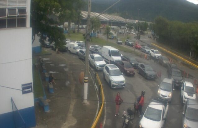 🚨 Travessia São Sebastião–Ilhabela já passa de 2 horas neste sábado (18)