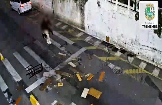 Câmeras flagram descarte irregular e veículos são danificados em Tremembé