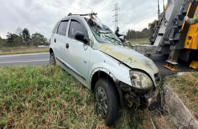 Homem é preso após capotar carro com filha de 7 anos na Dutra em São José dos Campos