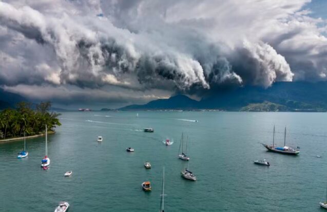 Ilhabela registra nuvem impressionante antes de mudança no tempo
