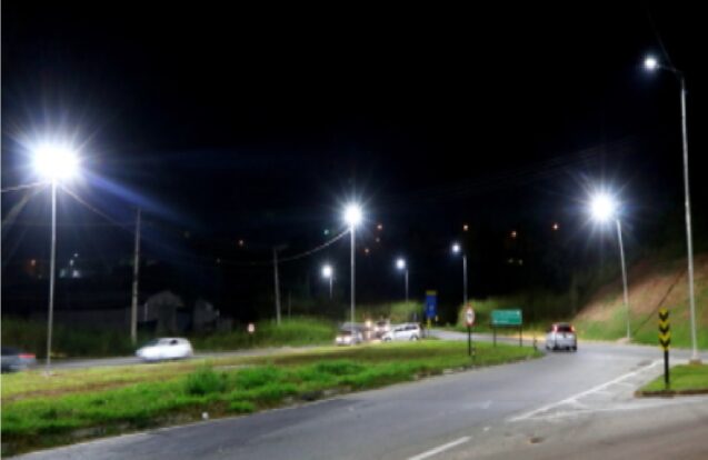 Jacareí começa troca de mil lâmpadas por LED em mais de 20 bairros