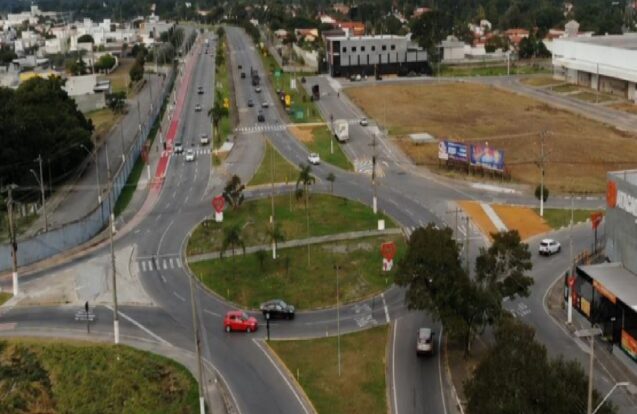 Rotatória entre Cidade Jardim e Araretama terá semáforo para reduzir acidentes em Pindamonhangaba