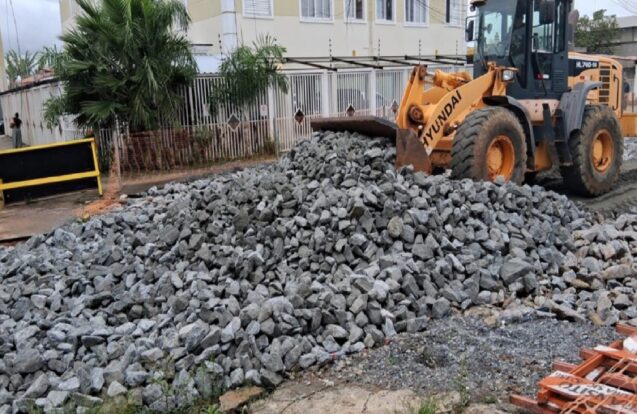 São José avança em obra de nova galeria no Jardim Imperial após erosão