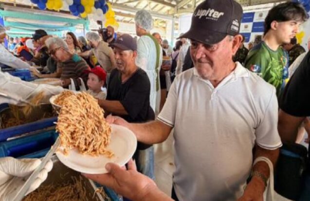 São José reúne 10 mil pessoas em macarronada do Dia do Trabalhador