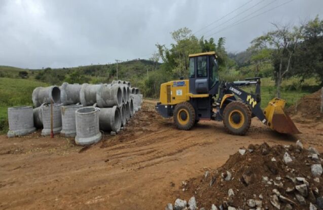 Taubaté inicia obras de drenagem na estrada do Barreiro