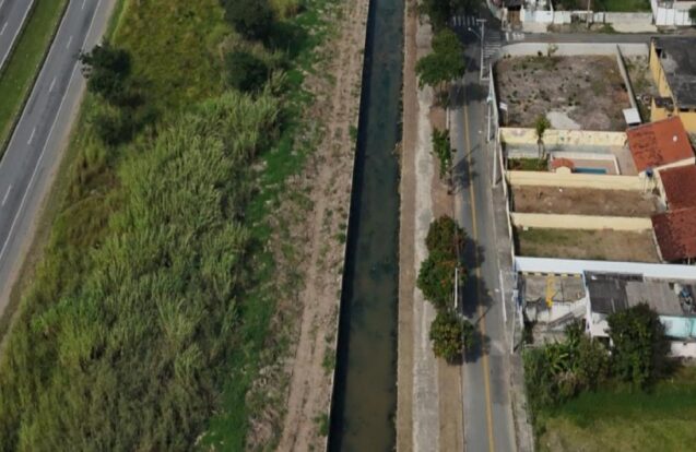 Taubaté retira 500 toneladas de lixo e resíduos de córrego no Jardim Santa Tereza