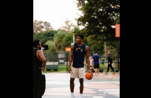 Astro do Lakers aparece jogando no Brasil com camisa de projeto de São José dos Campos