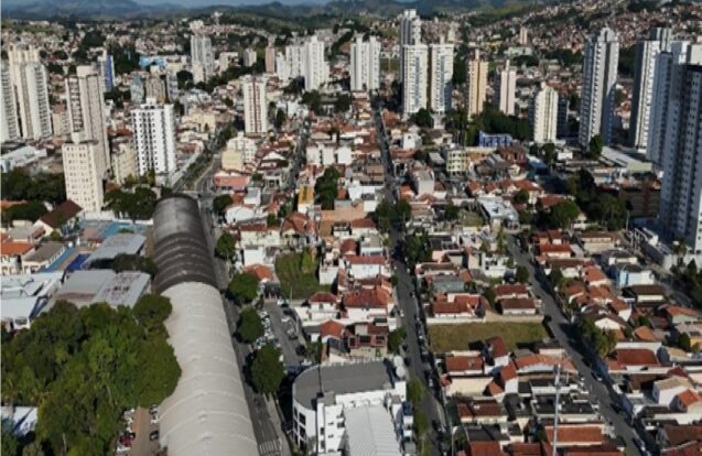 Obras contra enchentes alteram trânsito na Avenida do Povo em Taubaté