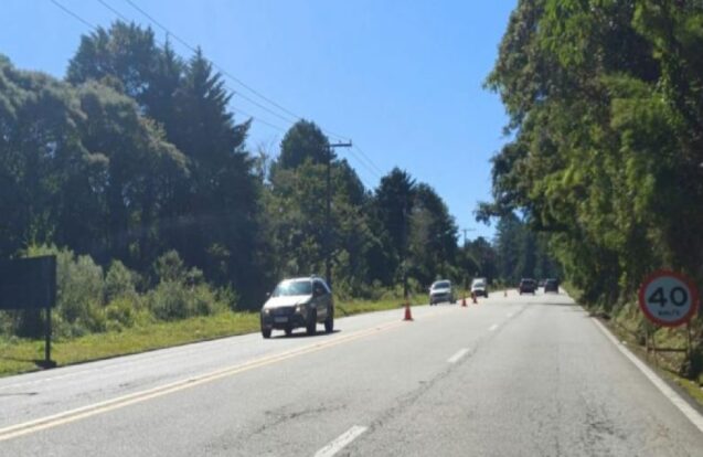 Obras provocam Pare e Siga na serra da Floriano Rodrigues Pinheiro rumo a Campos do Jordão