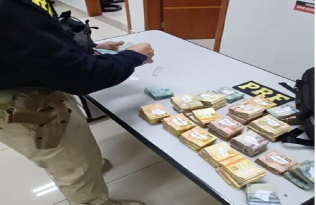 PRF apreende mais de R$ 73 mil em dinheiro durante fiscalização na Dutra em Guararema