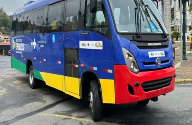 Queluz recebe novo micro-ônibus para transporte de pacientes do SUS