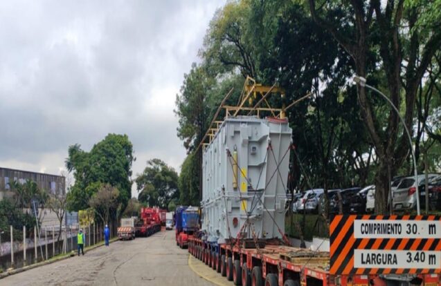 Carga gigante na Dutra pode causar lentidão entre Taubaté e Pindamonhangaba