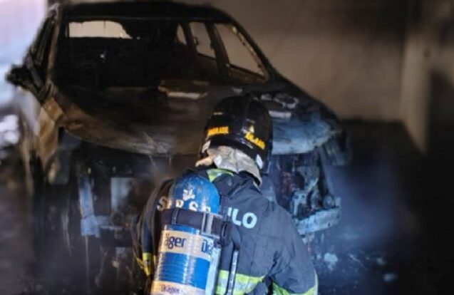 Carro elétrico pega fogo em São Sebastião e mobiliza equipes de emergência