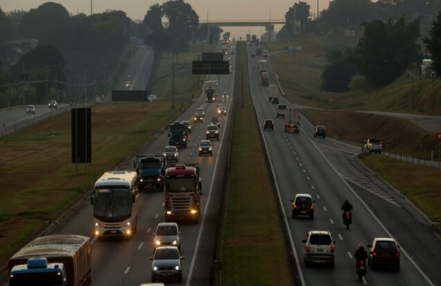 Feriado deve levar mais de 2 milhões de veículos à Via Dutra