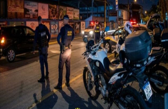 Fiscalização interdita adega e notifica bares durante operação em Ubatuba
