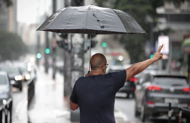Frente fria derruba temperaturas e pode trazer chuva ao Vale do Paraíba neste fim de semana