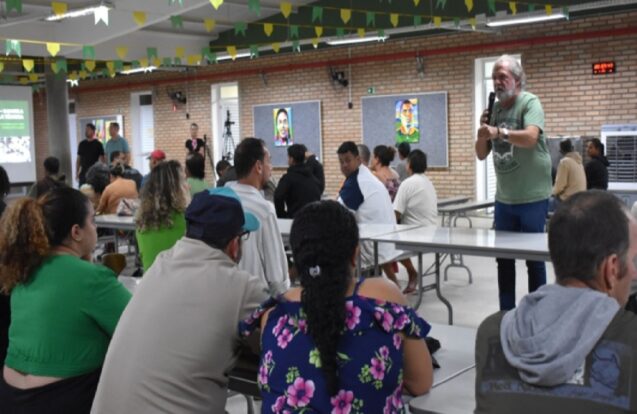 Ilhabela entrega novos títulos de propriedade e retoma regularização de 600 famílias