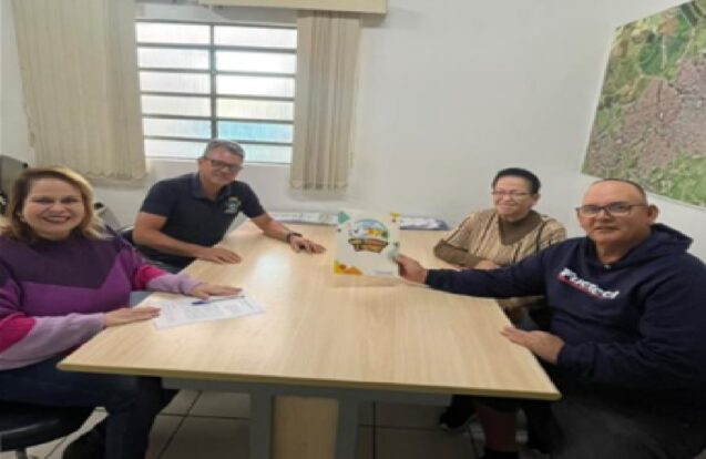 Morador de Pindamonhangaba recebe escritura após mais de 30 anos de espera