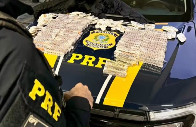 Passageira é presa com quase 1,5 mil canetas emagrecedoras ilegais na Dutra, em Caçapava