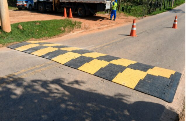 São José testa primeira lombada de polímero para aumentar a segurança no trânsito